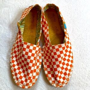 Ubuntu handmade orange checkered espadrilles Size 9.5 NWOT
